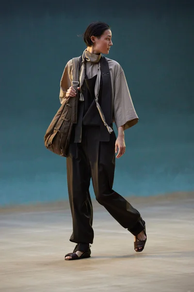 Look 10